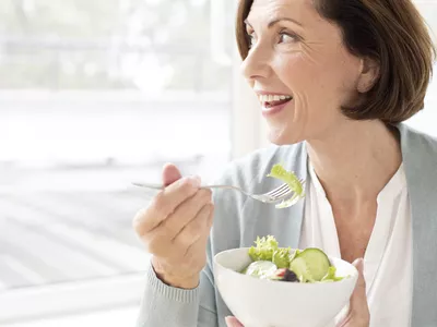 woman eating salad