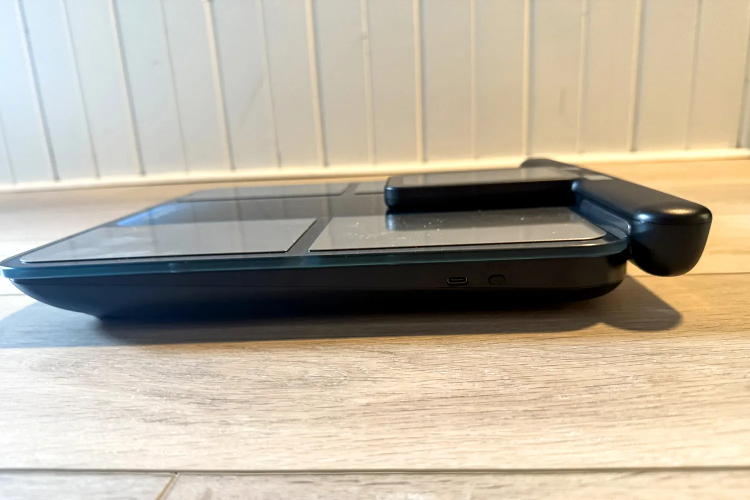 A side view of the. Renpho MorphoScan Smart Body Scale
